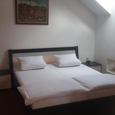 Central Apartman 쇼프론 외부 사진